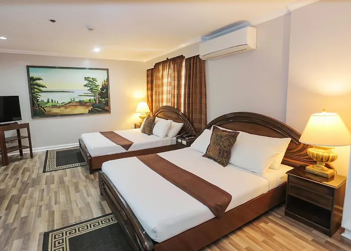 Hotell Plaza - 3*